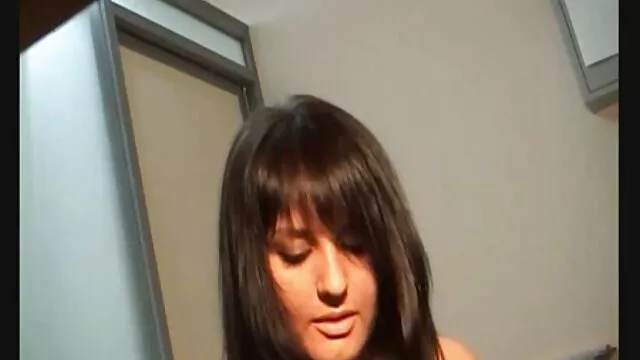Pornografia gratuita sem registo  A corda careca não perde a oportunidade de fazer filme de pornô kid bengala sexo com uma rapariga bonita.