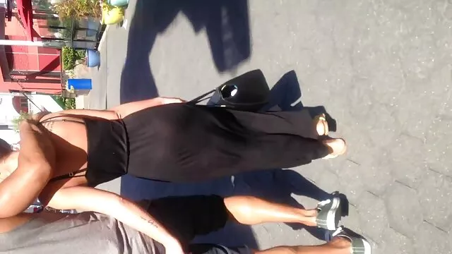 Pornografia gratuita sem registo  Os ok google filme pornô grátis turistas relaxam no carro com uma rapariga que passa