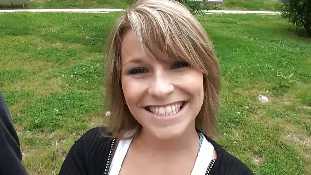 Pornografia gratuita sem registo  Rapariga encantadora estrelou vídeo de pornô de menor Pornografia Caseira