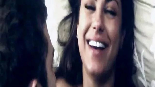 Pornografia gratuita sem registo  Uma rapariga conhece a pergunta filme porno de rita cadilac de um homem