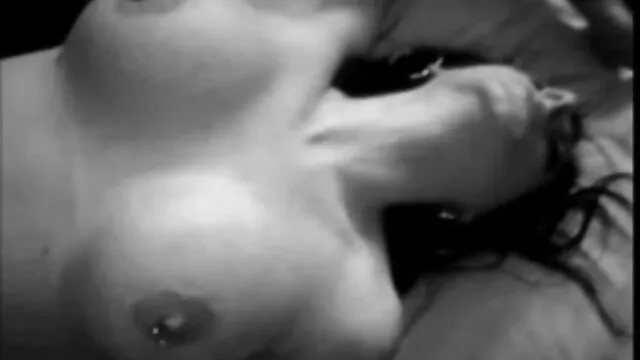 Pornografia gratuita sem registo  Miúda Busty com Pila vídeo pornô de lésbica brasileira comprida