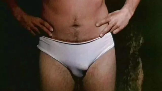 Pornografia gratuita sem registo  Duas lésbicas vídeo pornô de massagem relaxam com vibrador.