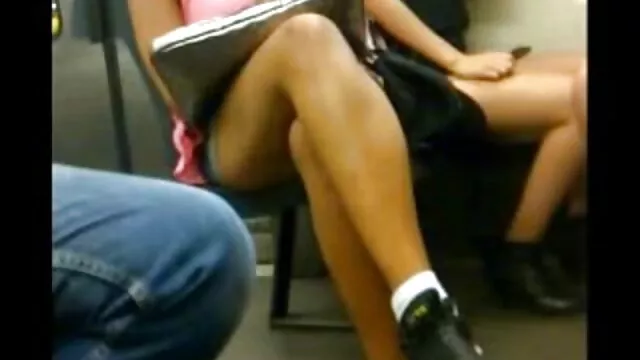 Pornografia sensual sem registo.  Rapariga filme vídeo de pornô tímida solta