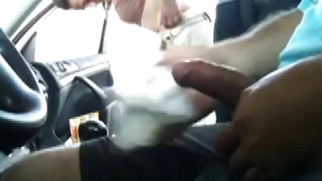 Pornografia gratuita sem registo  Então, um marido que pôs activamente a sua jovem mulher vídeo pornô na praia no fundo de um amigo