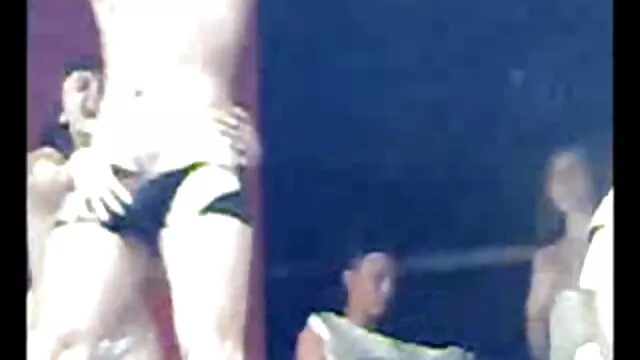 Pornografia gratuita sem registo  Um homem explicou uma ruiva video pono apertada