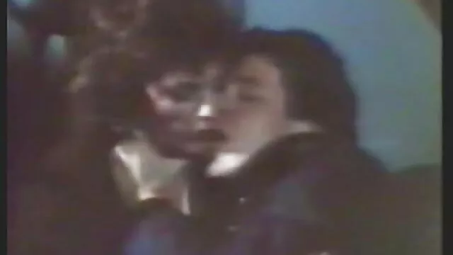 Pornografia gratuita sem registo  A jovem morena decidiu estrelar um sexo oral porno doido filme pornográfico.