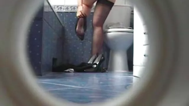 Pornografia gratuita sem registo  Sexo vídeo pornô com menina amigável .