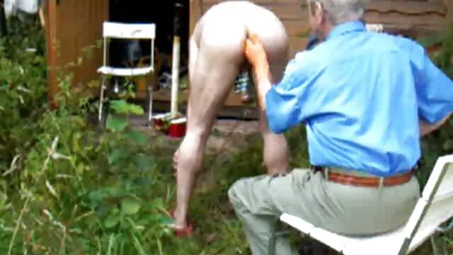 Pornografia gratuita sem registo  Lovelace old e o vídeo pornô bem gostoso seu filho partilham uma jovem