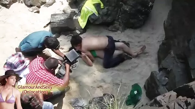 Pornografia gratuita sem registo  Duas raparigas relaxam com um videos de sexo tigresa homem brutal