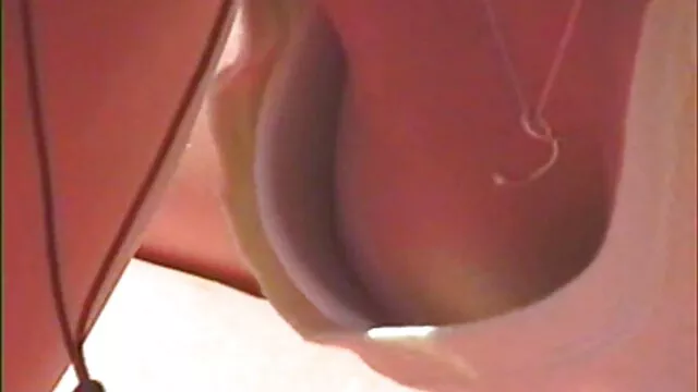 Pornografia gratuita sem registo  Homem bonito atrás das video porno ginecologista grades.
