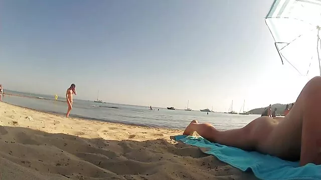 Pornografia gratuita sem registo  A mãe pede sexo com o rapaz. filme pornô vídeo