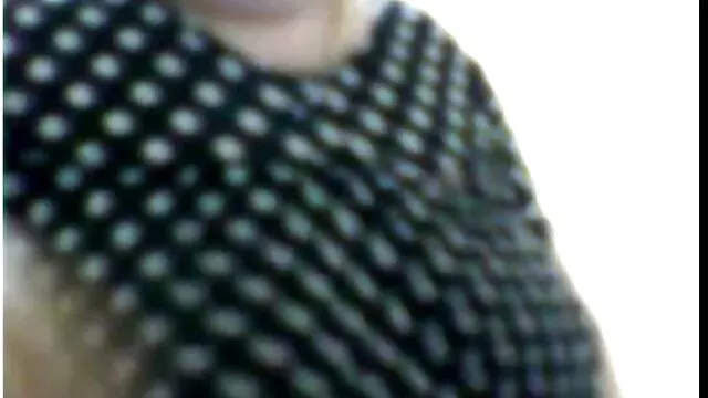 Pornografia gratuita sem registo  Duas loiras a vídeo de pornô de 18 anos atrair um velho